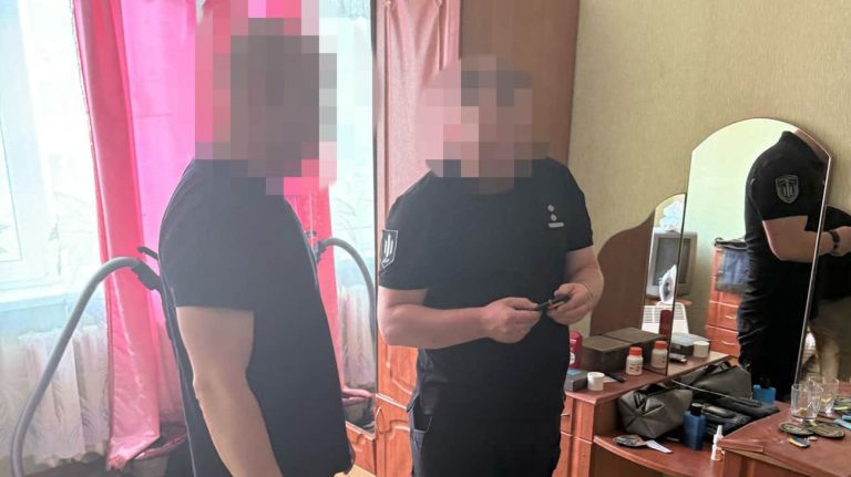 На Чернігівщині військовий посадовець ”возив” деревину на фронт, не полишаючи свого району