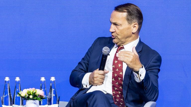 Глава МЗС Польщі: Ми передали Зеленському, що найгірше зараз – це не боротись з корупцією