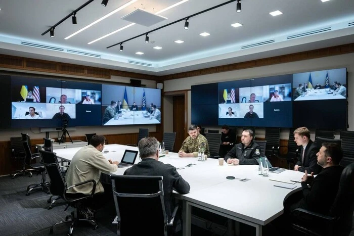 «Домовилися посилити гарантії безпеки». Президент розповів про розмову з представниками Трампа