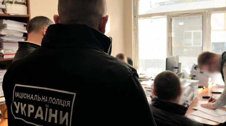 “Мертві душі” і бронь від армії: в Одесі комунальники фіктивно працевлаштували 90 людей і привласнили 15 млн